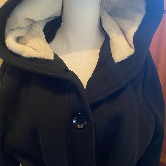 Gently Loved. IRIS Basic Woman’s Coat. Black 2 Side pockets, Button up &Tie - Picture 5 of 11